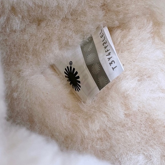 UGG Women’s Mini Bailey Snaps Chestnut Suede Boots - Picture 10 of 10